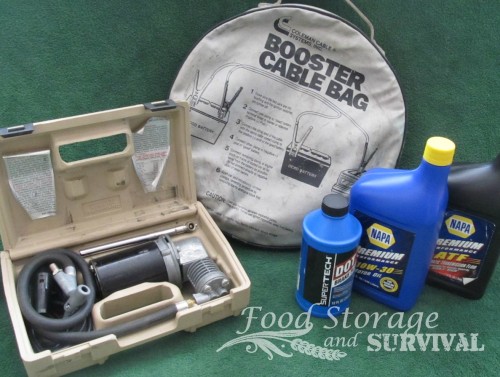 Build a Car Emergency Kit with printable checklist!  This could save your life!  From FoodStorageAndSurvival.com