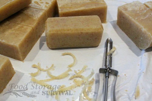 How to make cold process soap at home!  Easy and so fun!
